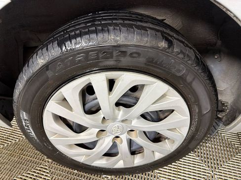 Used 2017 Toyota Corolla LE image 17