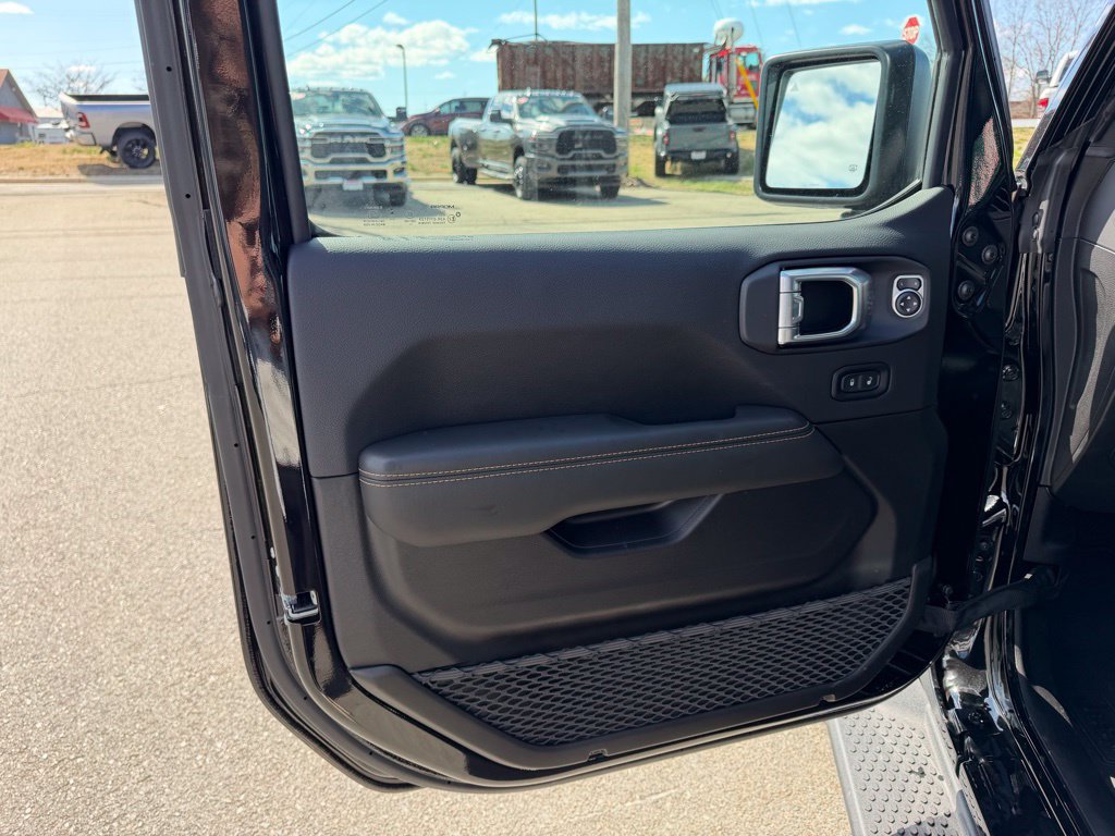 New 2026 Jeep Wrangler Unlimited Sahara AWD/4WD image 14