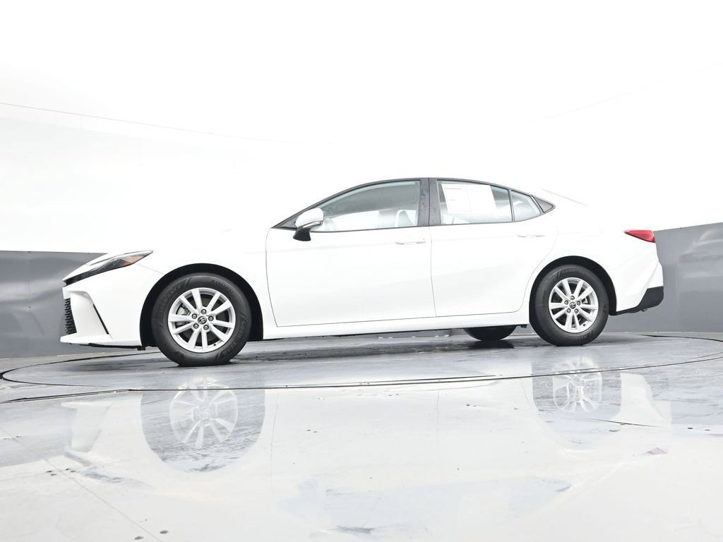Used 2026 Toyota Camry LE FWD image 38