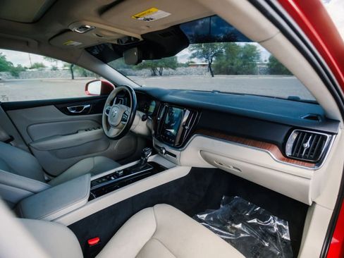 Used 2020 Volvo S60 T6 Momentum image 13