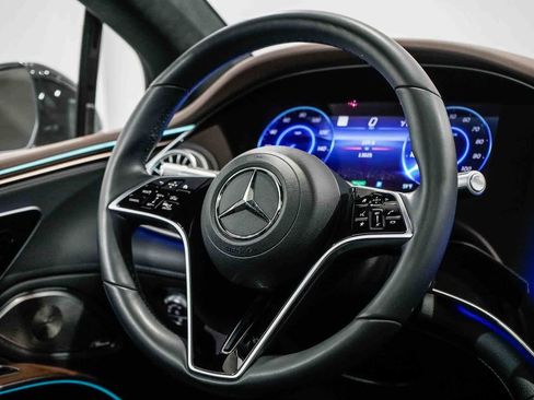 Used 2023 Mercedes-Benz EQS 580 4MATIC Sedan image 15