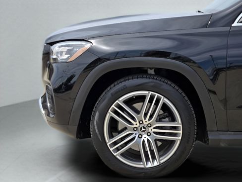 Certified 2025 Mercedes-Benz GLS 450 4MATIC image 39