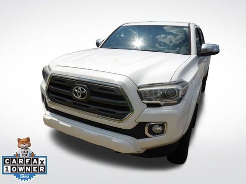 Used 2016 Toyota Tacoma Limited w/ Towing Package RWD image 6