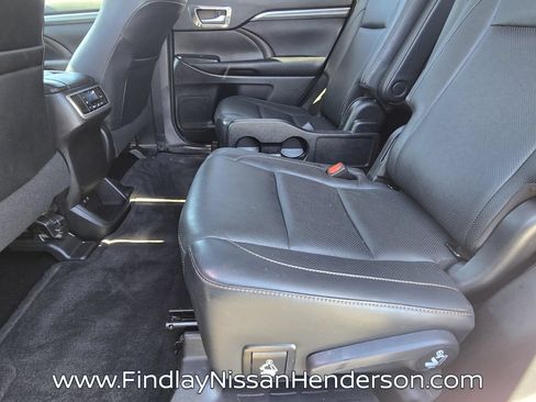 Used 2017 Toyota Highlander Limited w/ Carpet Mat Package AWD/4WD image 12