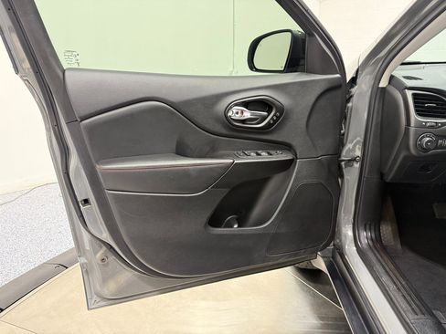 Used 2022 Jeep Cherokee Trailhawk w/ Sound & Nav Group image 9