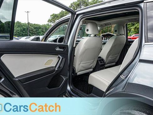 Used 2020 Volkswagen Tiguan SE w/ Panoramic Sunroof Package FWD image 33