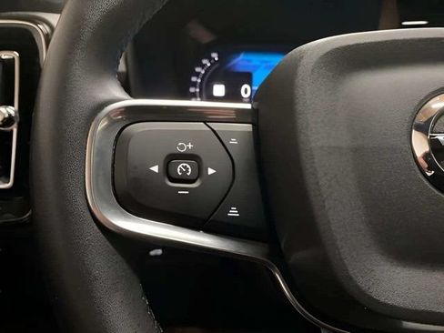 Used 2025 Volvo XC40 B5 Plus AWD/4WD image 33