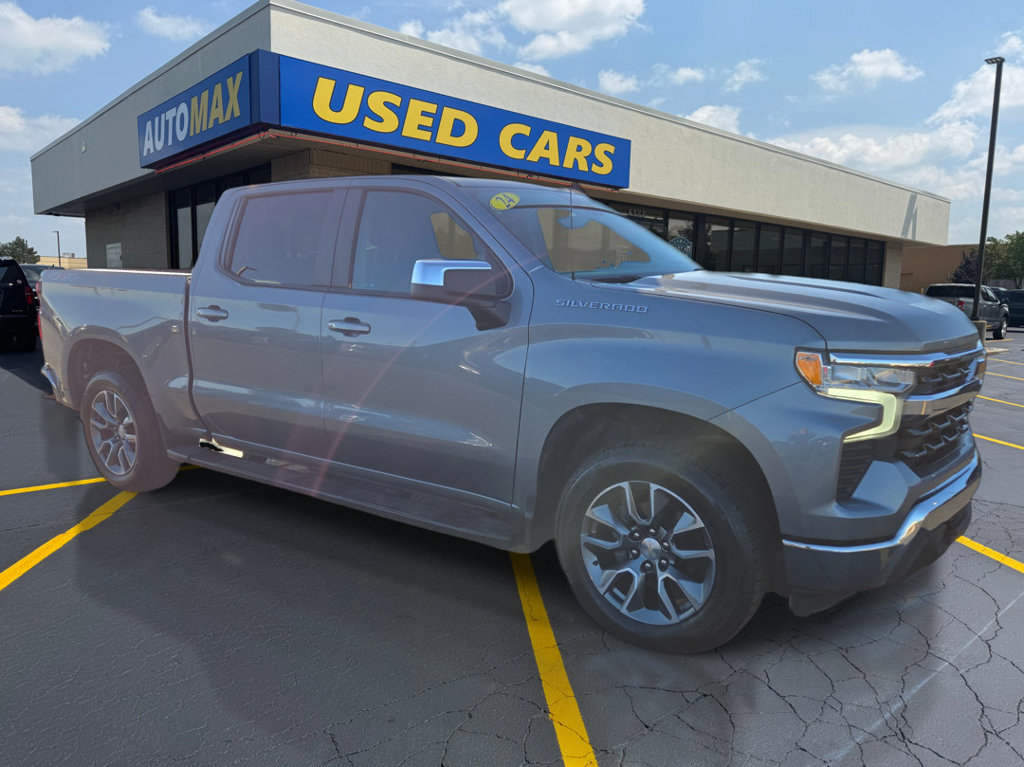 Used 2024 Chevrolet Silverado 1500 LT w/ Convenience Package II AWD/4WD image 4