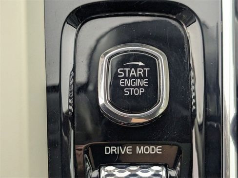 Used 2021 Volvo XC60 T5 Momentum w/ Protection Package Premier image 26