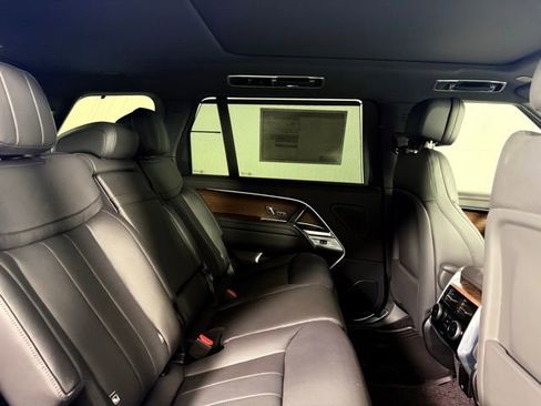 New 2025 Land Rover Range Rover Long Wheelbase SE image 30
