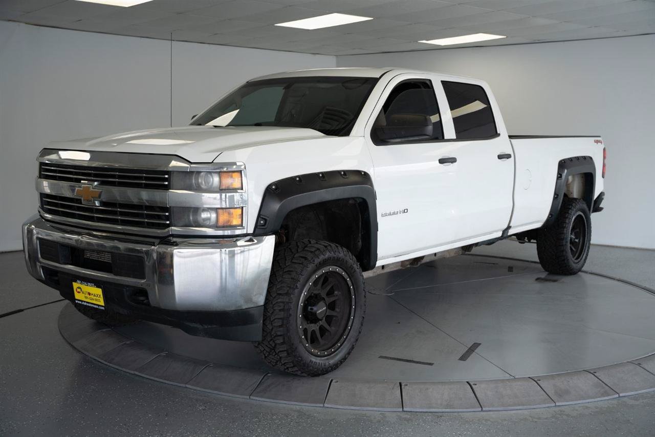 Used 2018 Chevrolet Silverado 2500 W/T w/ Snow Plow Prep Package AWD/4WD image 3