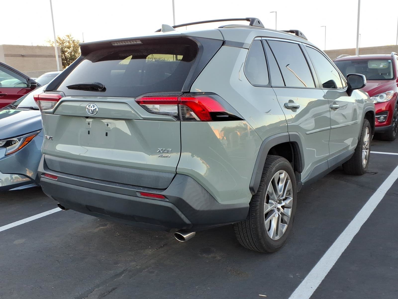 Used 2019 Toyota RAV4 XLE Premium w/ Cold Weather Package AWD/4WD image 4