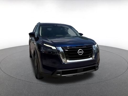 Used 2025 Nissan Pathfinder SV FWD image 3