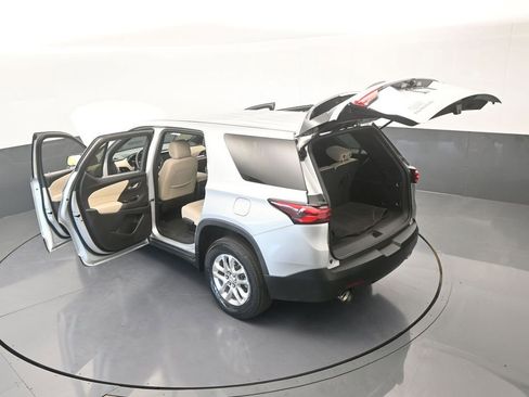 Used 2022 Chevrolet Traverse LS image 62
