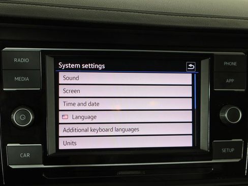 Used 2019 Volkswagen Jetta SE w/ Cold Weather Package image 33