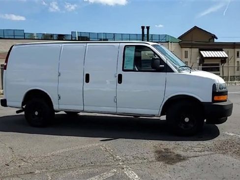 Used 2018 Chevrolet Express 2500 image 9