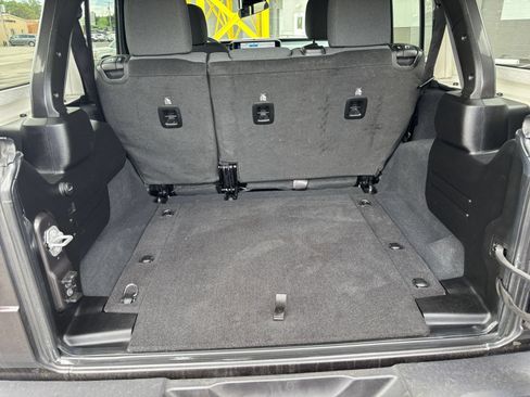 Used 2025 Jeep Wrangler Unlimited Sahara AWD/4WD image 23