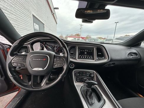 Used 2022 Dodge Challenger GT image 3