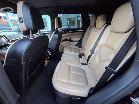 Used 2016 Porsche Cayenne AWD/4WD image 15
