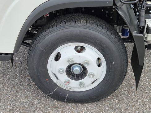 New 2025 Chevrolet Low Cab Forward image 16