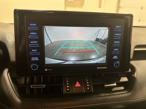 Used 2020 Toyota RAV4 XLE Premium image 21