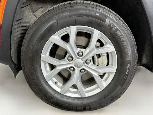 Used 2023 Jeep Grand Cherokee Limited AWD/4WD image 11