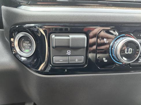 Used 2025 GMC Sierra 1500 Elevation image 10