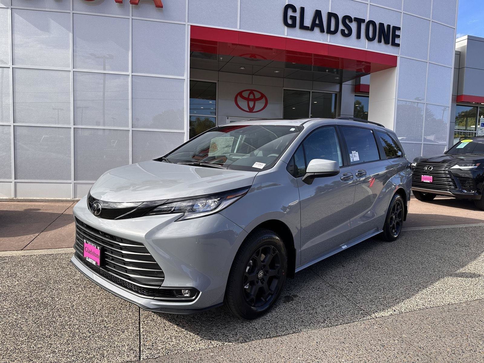 New 2026 Toyota Sienna XLE Woodland Edition AWD/4WD image 2