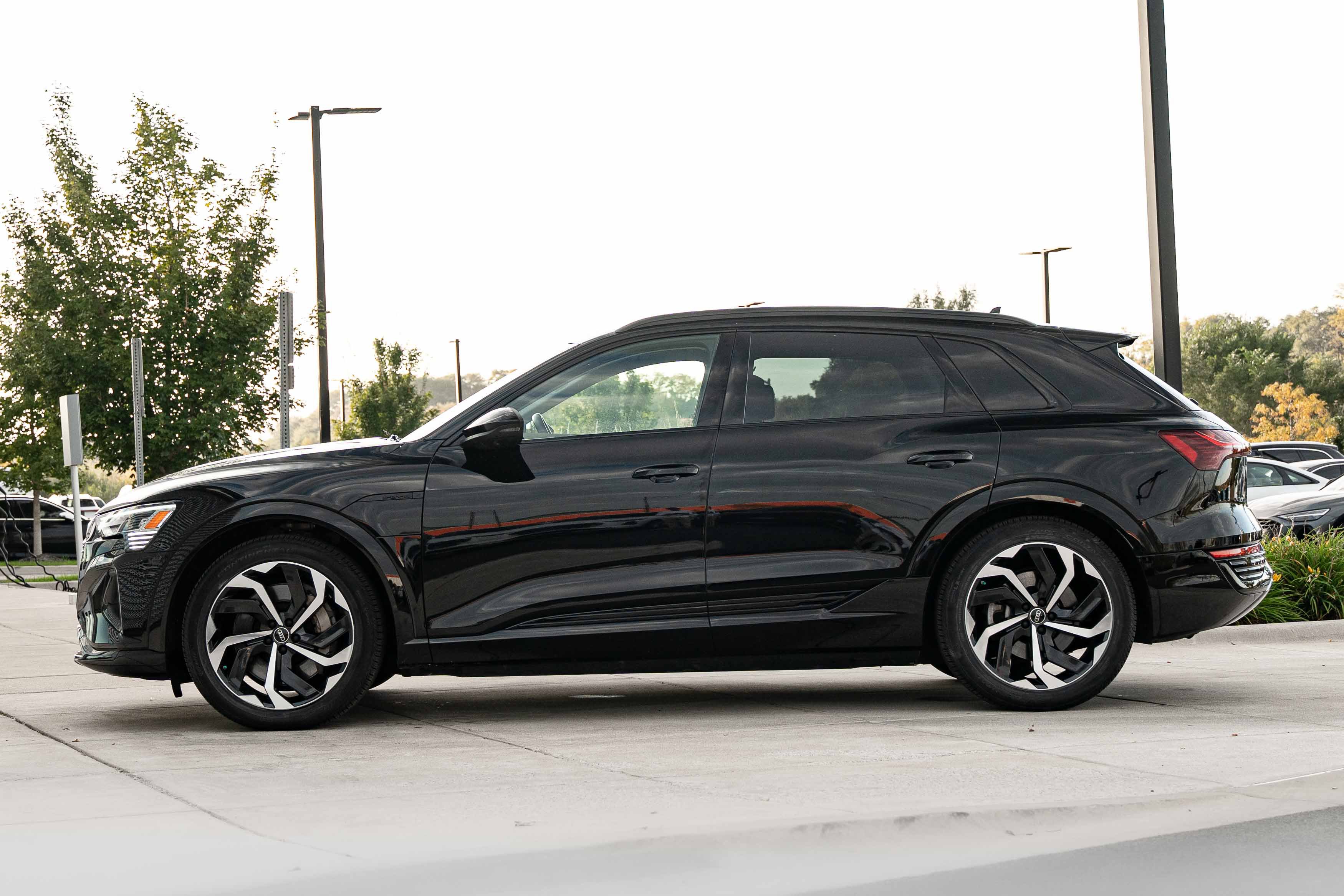 Certified 2024 Audi Q8 e-tron Premium Plus AWD/4WD image 6