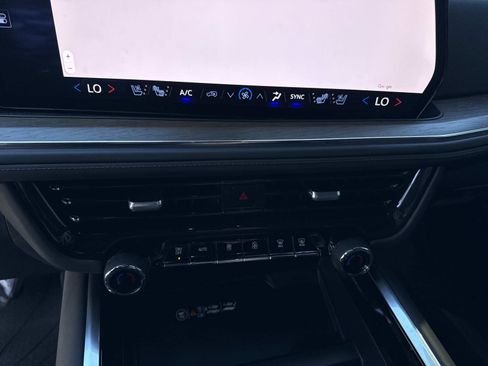 Used 2025 Chevrolet Tahoe High Country image 27