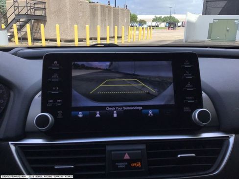Used 2021 Honda Accord Touring image 9