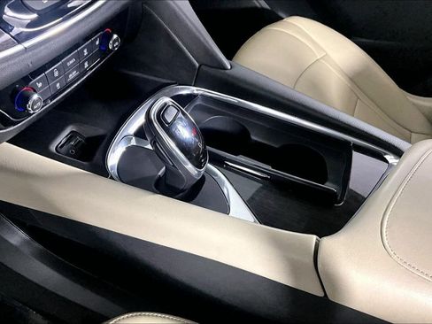 Used 2020 Buick Enclave Essence FWD image 16