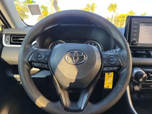 Used 2022 Toyota RAV4 LE image 15