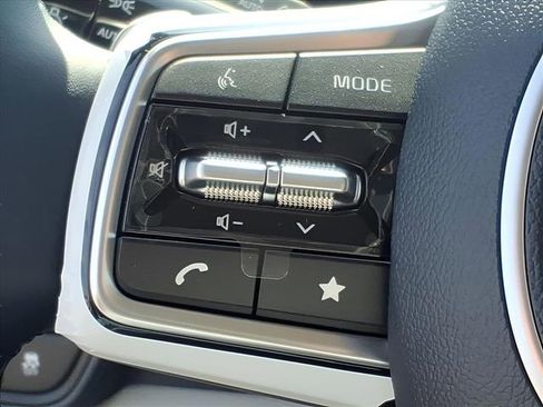New 2026 Kia Carnival EX FWD image 12