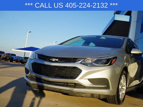 Used 2018 Chevrolet Cruze LT image 4