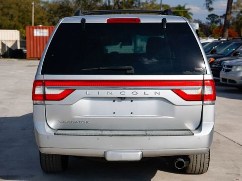 Used 2017 Lincoln Navigator Select image 5