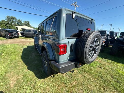 New 2026 Jeep Wrangler Unlimited Sahara AWD/4WD image 3