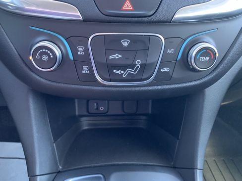 Used 2018 Chevrolet Equinox LT image 24