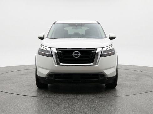 Used 2025 Nissan Pathfinder SV AWD/4WD image 2