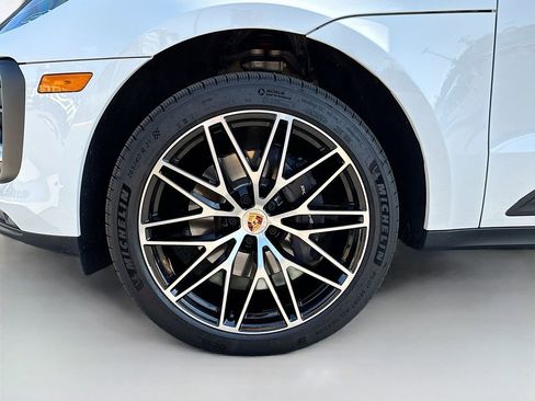 Certified 2026 Porsche Macan AWD/4WD image 33
