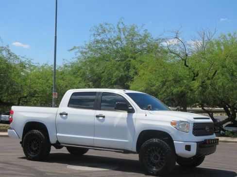 Used 2015 Toyota Tundra SR5 w/ SR5 Upgrade Package AWD/4WD image 4