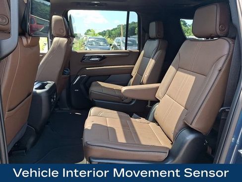 Used 2025 Chevrolet Suburban High Country AWD/4WD image 18