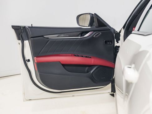 Used 2022 Maserati Ghibli Modena Q4 image 16