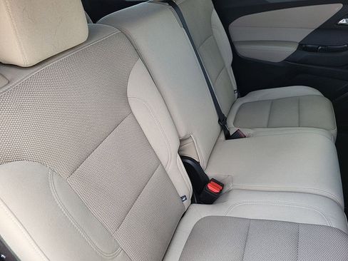 Used 2023 Chevrolet Traverse LS image 31