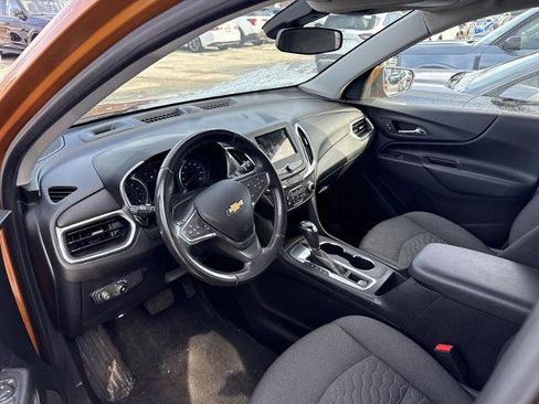 Used 2019 Chevrolet Equinox LT w/ Driver Convenience Package image 3