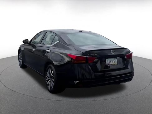 Used 2025 Nissan Altima 2.5 SV image 10