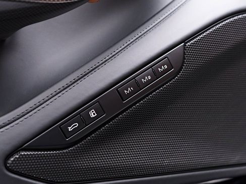 Used 2022 Ferrari F8 Tributo image 51