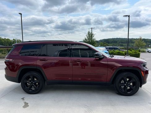 Used 2025 Jeep Grand Cherokee L Altitude AWD/4WD image 22