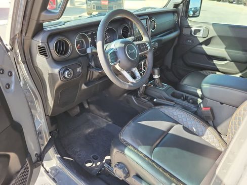 Used 2023 Jeep Gladiator Overland AWD/4WD image 10