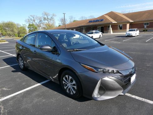 Used 2017 Toyota Prius Prime Plus FWD image 3